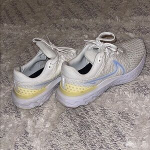 Nike Flyknit Sneakers